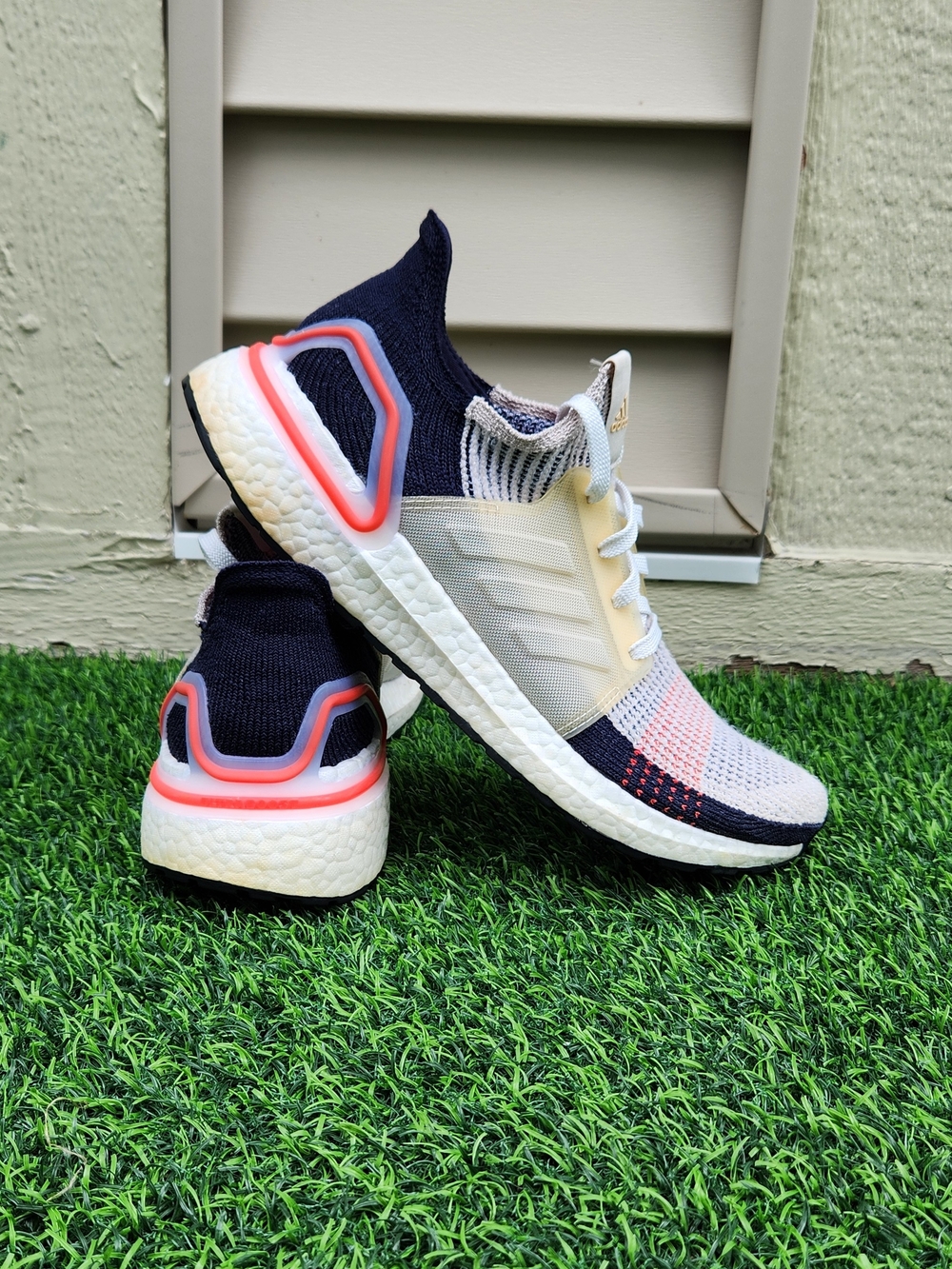 Adidas Ultraboost 19 B37705 Mens Size 9.5 Blue Pink Chalk White Shoes Sneakers